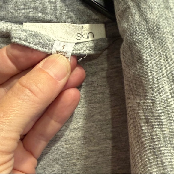 Skin Quilted Gray Robe - Picture 4 of 4